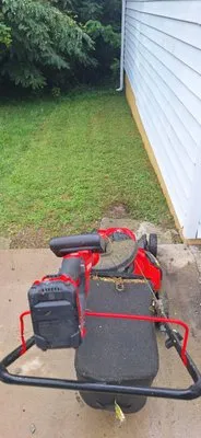 Leo's Lawncare and Maintenance Logo