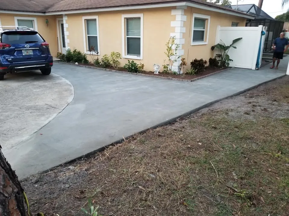 Affordable lawn mowing service near you across Tampa, FL - Leo's Tree & Landscaping Services