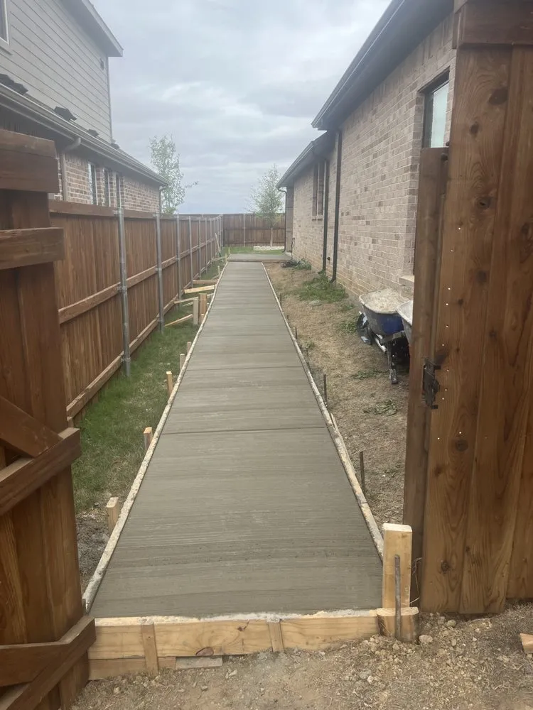 Custom yard maintenance in Euless, TX - Leota Landscaping and Construction