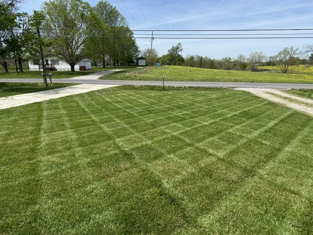 Trusted lawn care service experts serving Munfordville, KY - Les Collins Construction & Lawns