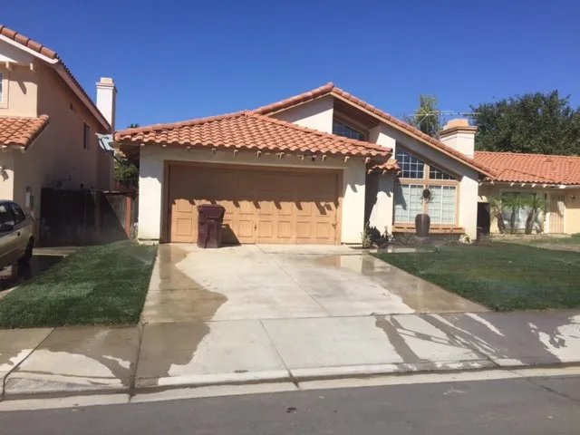 Local lawn care service in Murrieta, CA by Le'Scape