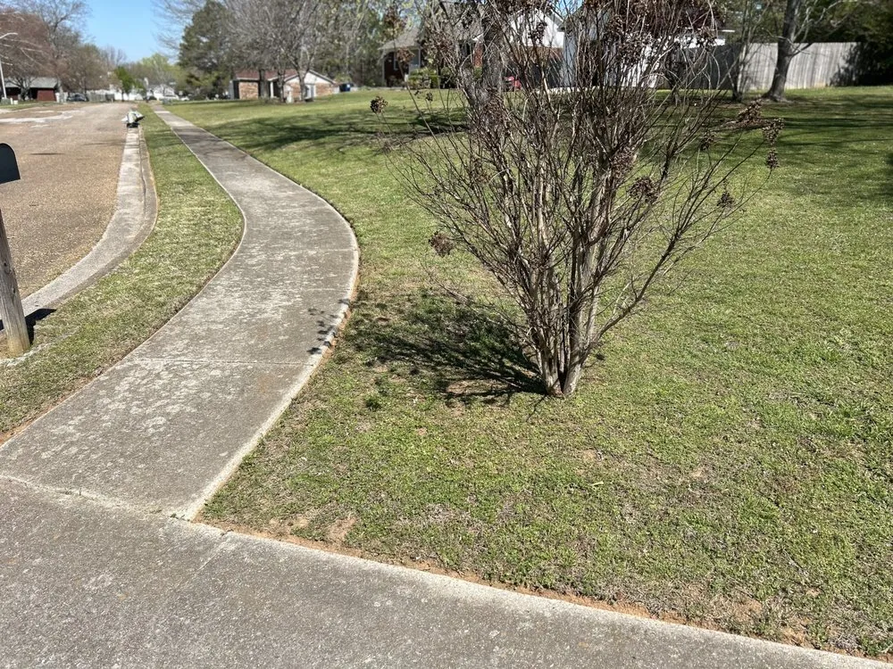 Custom garden landscaping in Huntsville, AL by Leslie & Son Lawn Care