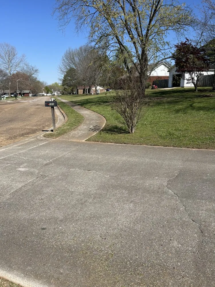 Affordable garden landscaping in Huntsville, AL by Leslie & Son Lawn Care