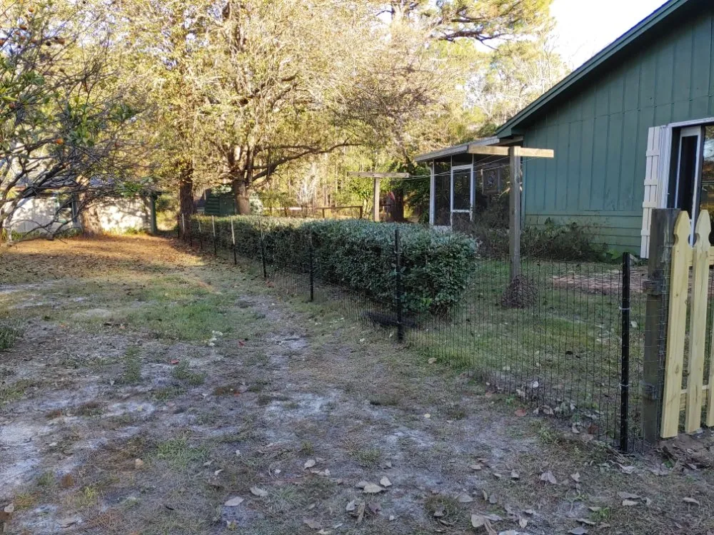 Top-rated landscaping services with custom design in Loranger, LA by Leslie's Lawngitude