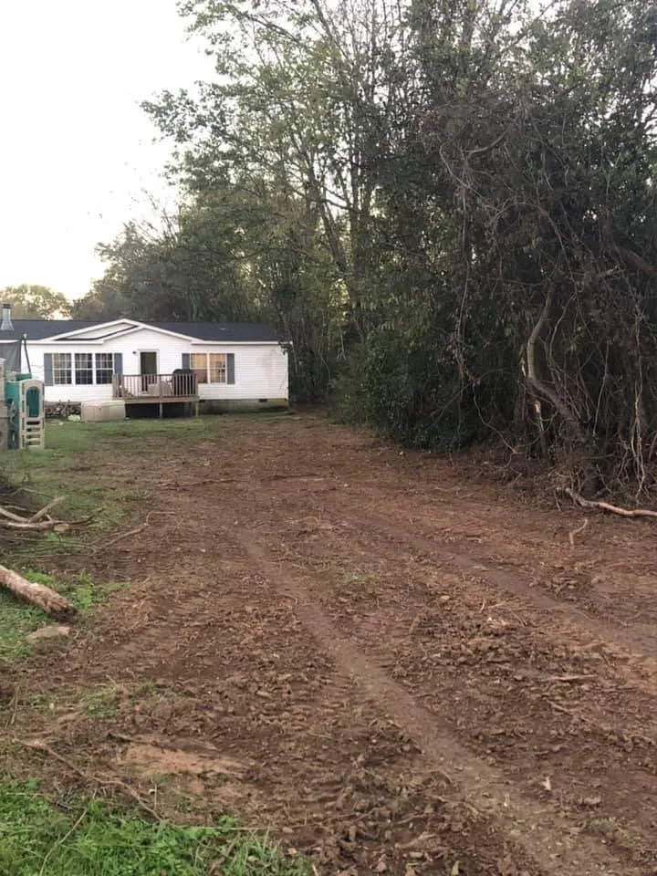 Custom landscape installation experts serving Columbia, TN - Lester’s Lawn Care