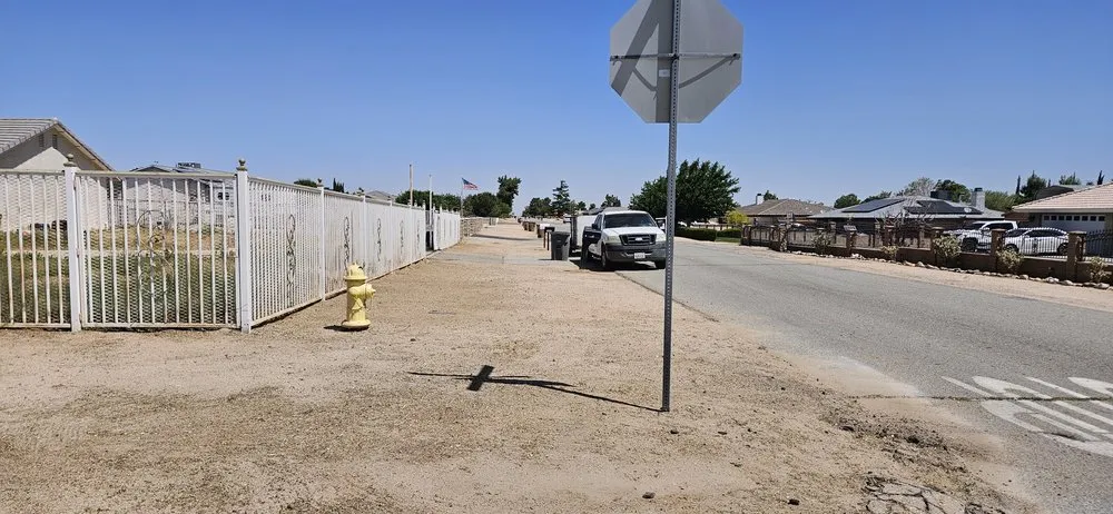 Trusted yard maintenance in Apple Valley, CA - Lesters Light hauling