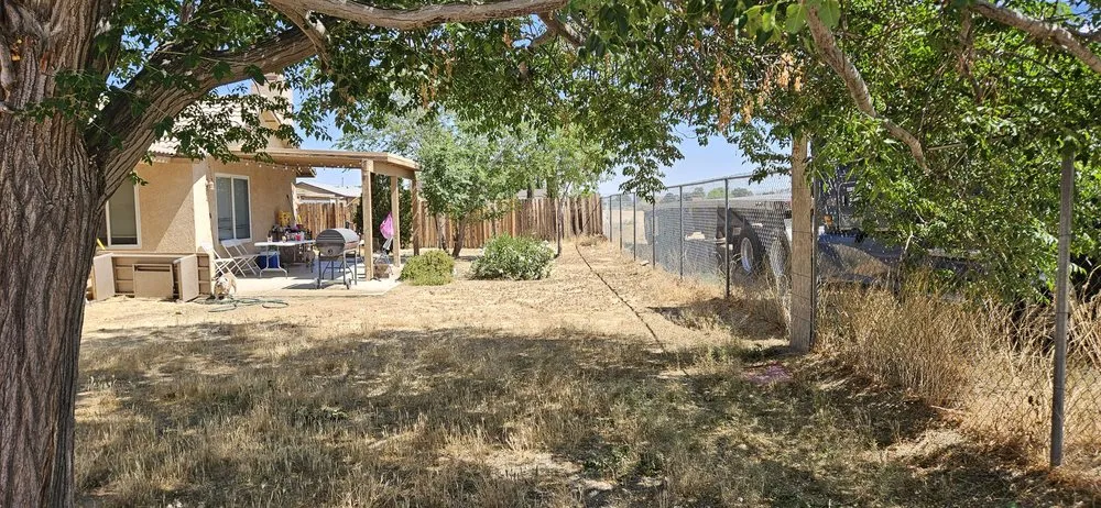 Top-rated landscaping services experts serving Apple Valley, CA - Lesters Light hauling