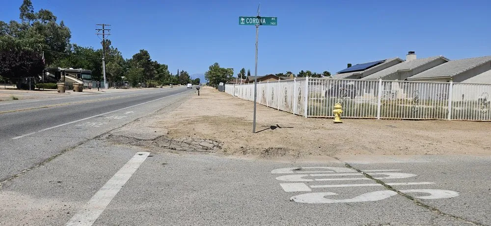 Custom yard cleanup service experts serving Apple Valley, CA - Lesters Light hauling