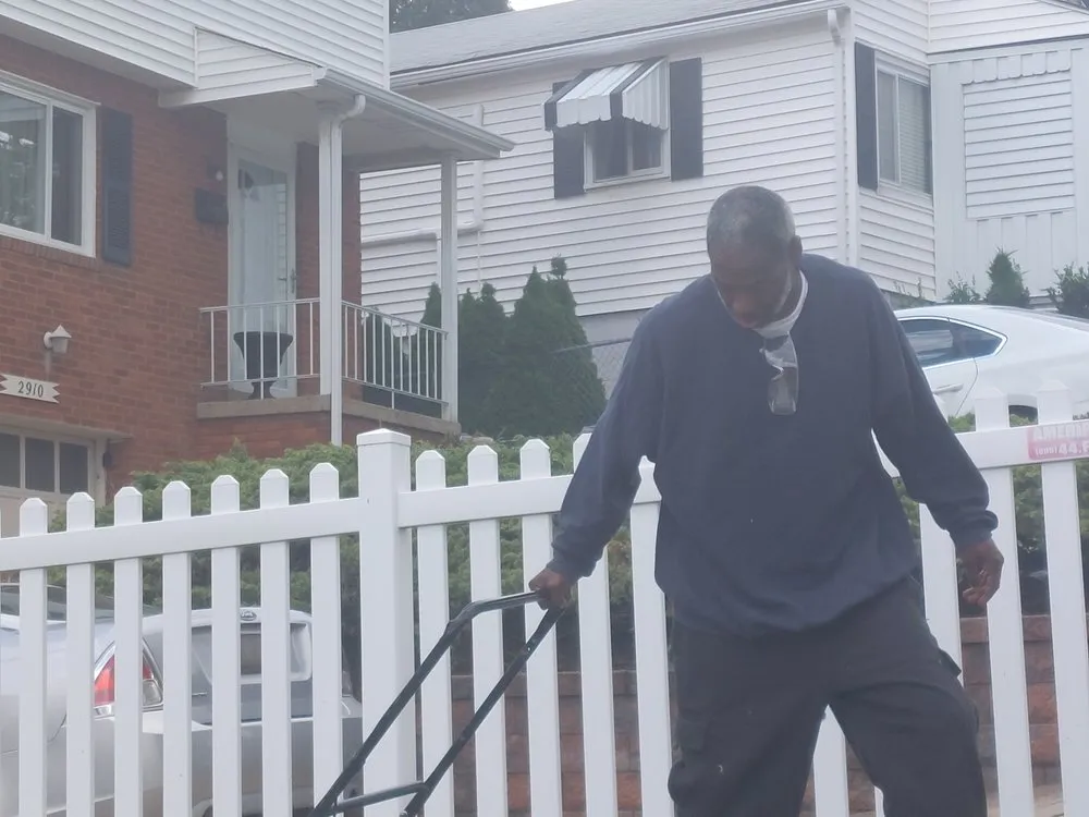 Professional garden landscaping experts serving Pittsburgh, PA - Let-Us-Cut-it Lawncare