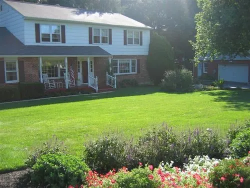 Affordable lawn care service experts serving Wilmington, DE - Let's Get Green