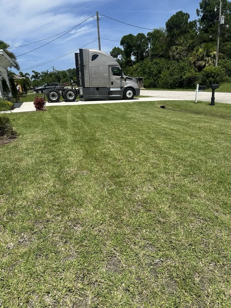 Custom yard cleanup service in Fort Pierce, FL by Let’s Grow Law Service