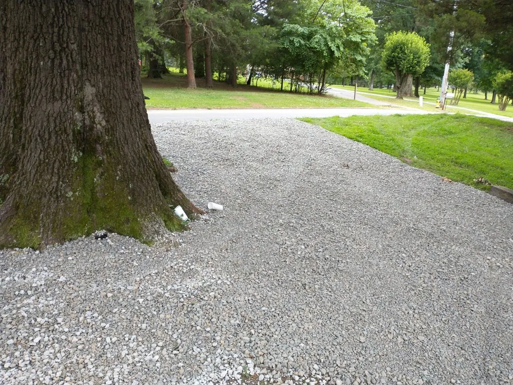 Custom yard maintenance near you in Paragould, AR by Letz Chat