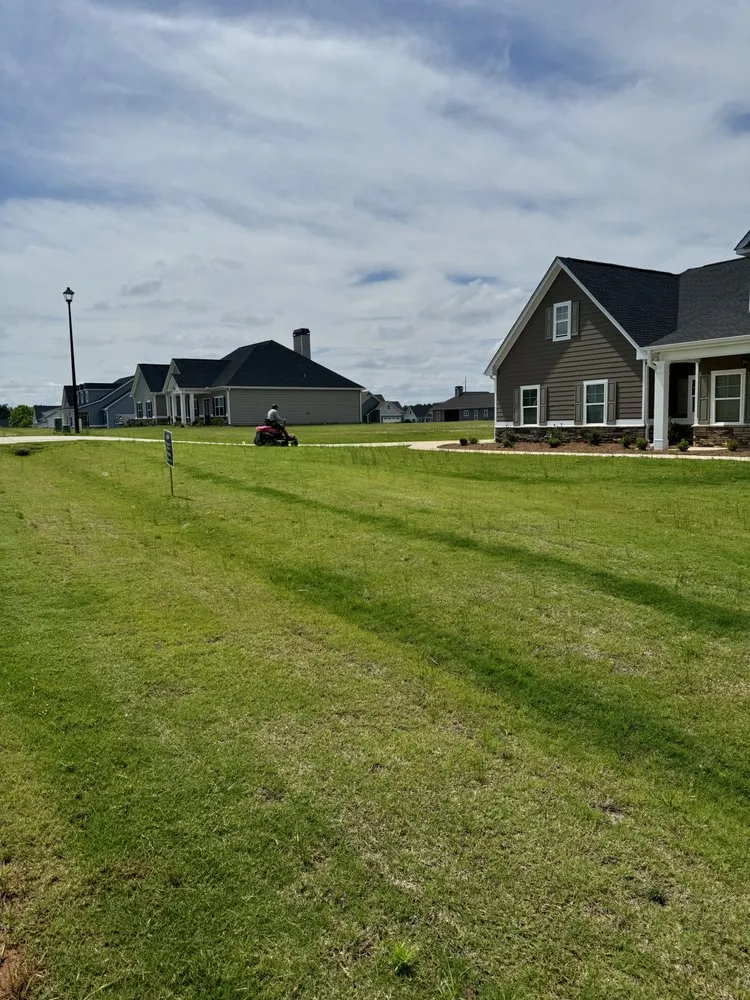 Reliable yard maintenance in Loganville, GA - Levaros landscaping