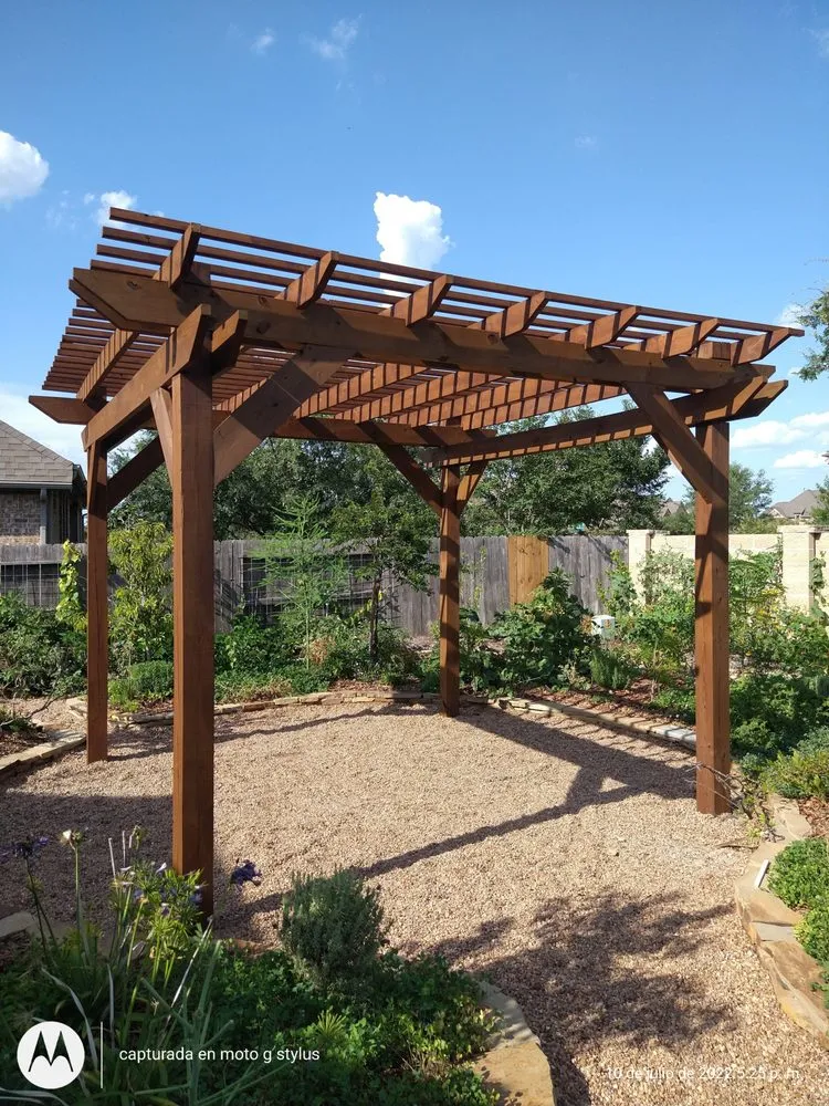 Affordable lawn care service experts serving Houston, TX - Level Landscaping