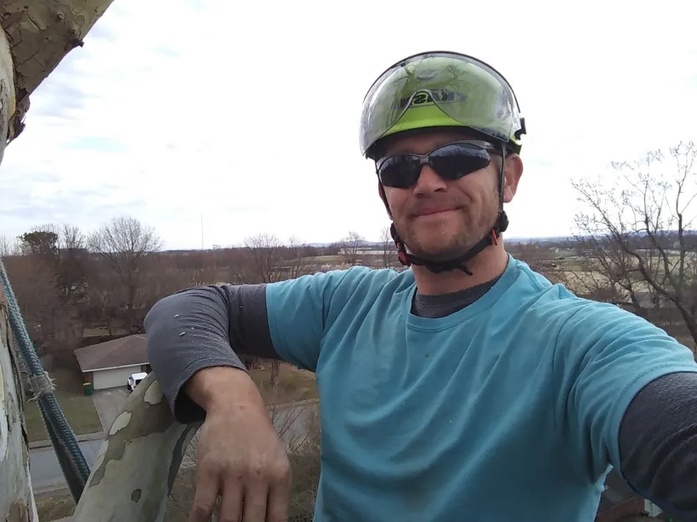 Top-rated garden landscaping for beautiful yards in Anderson, MO by Levi's Tree and Lawn Service