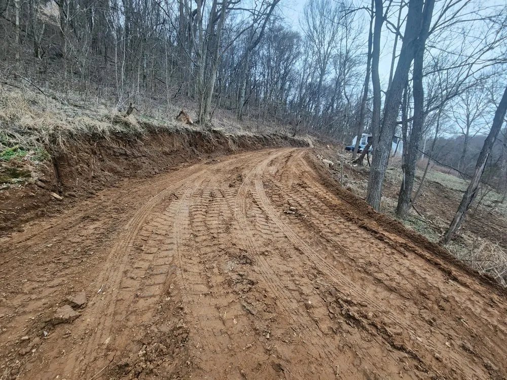 Local outdoor landscaping experts serving Hartsville, TN - LEW Excavation