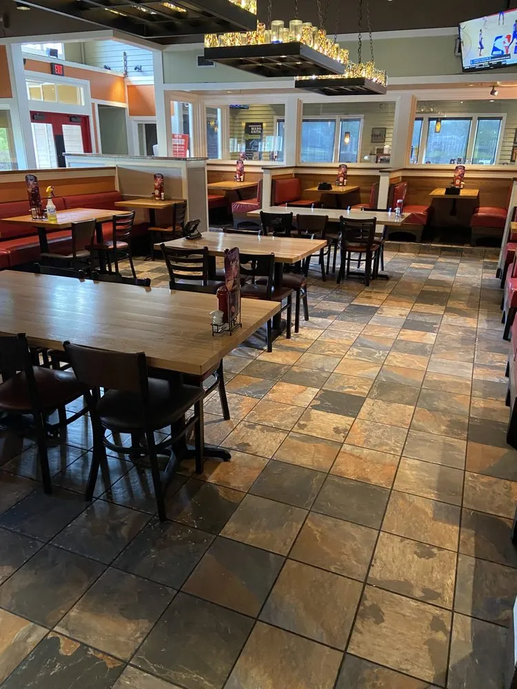 Top-rated lawn care service for homes in Jackson, MS by Lewis Cleaning and Lawn Service