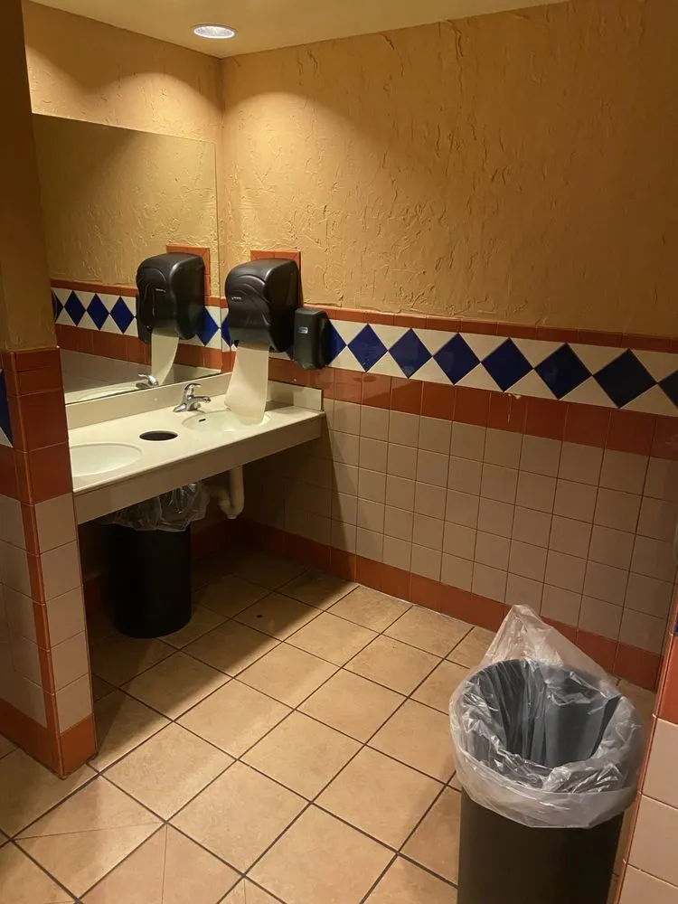 Affordable yard maintenance in Jackson, MS by Lewis Cleaning and Lawn Service