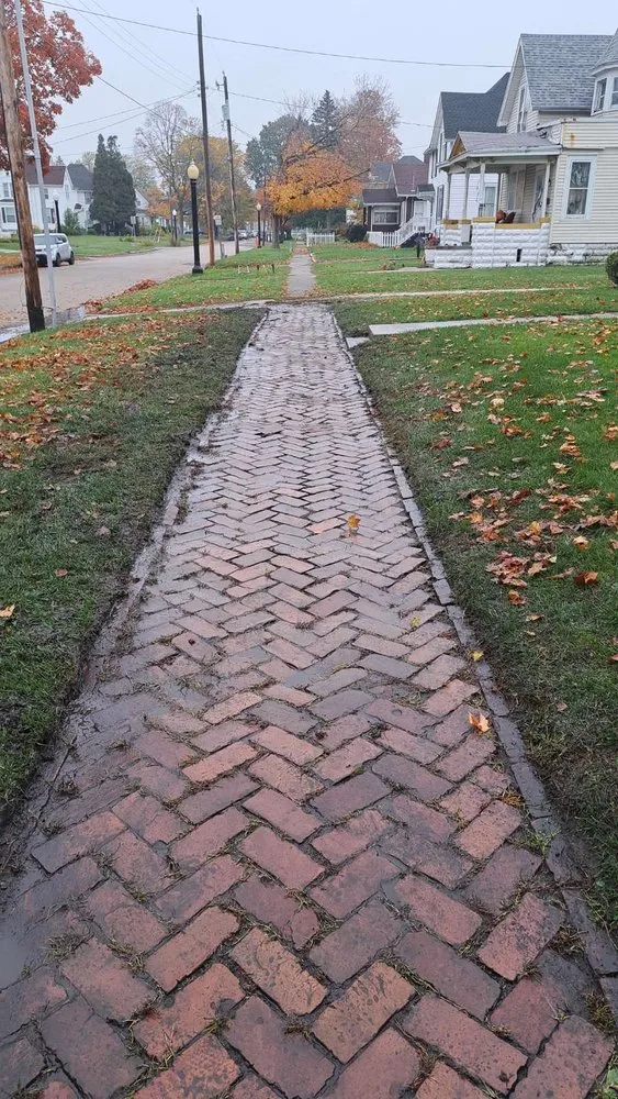 Affordable lawn care service experts serving Galesburg, IL - Lewis Lawn Care