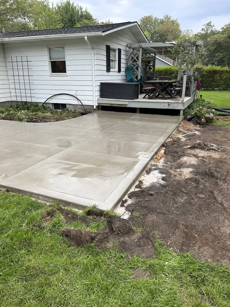 Expert lawn mowing service experts serving Grand Haven, MI - Lew’s Outdoor Services