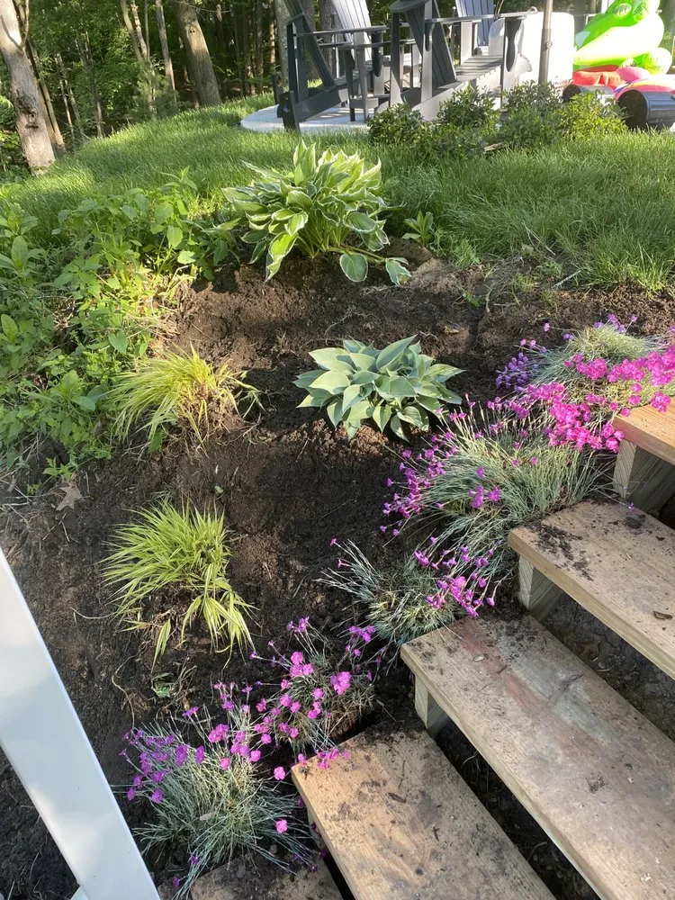 Professional garden landscaping experts serving Grand Haven, MI - Lew’s Outdoor Services