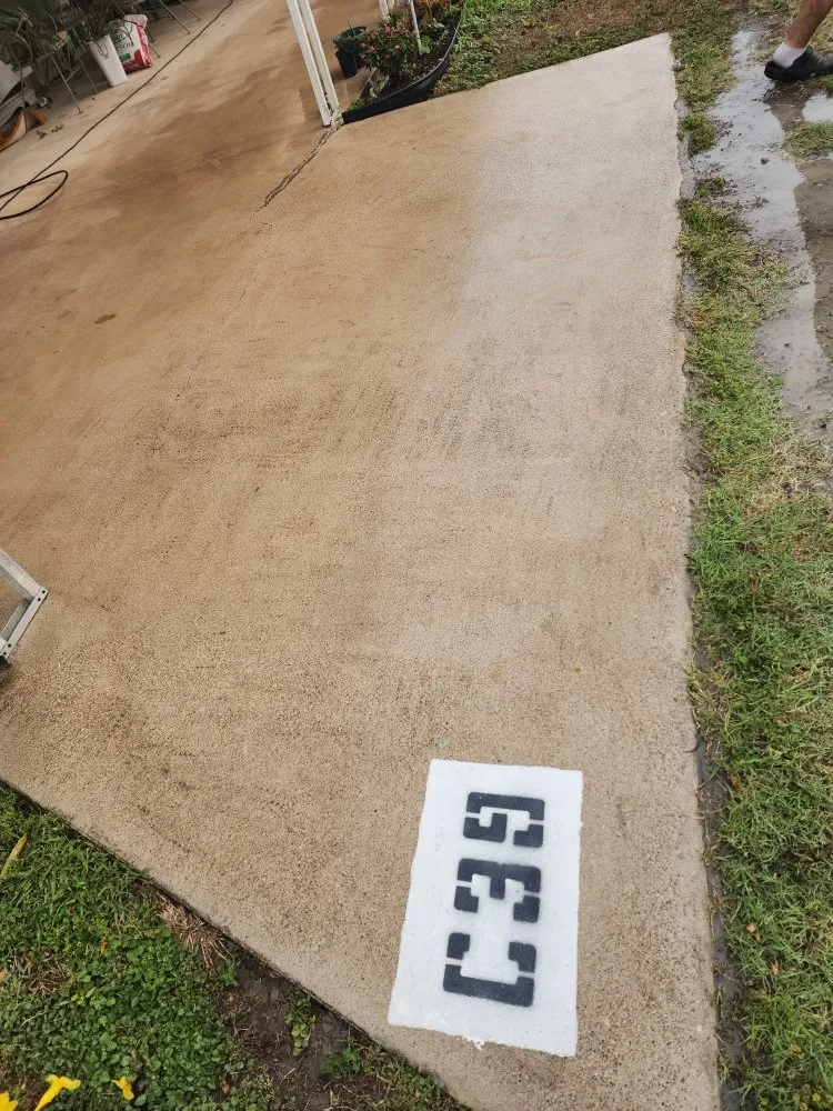 Reliable lawn mowing service for year-round maintenance across Edinburg, TX - Lex & Mj's Services