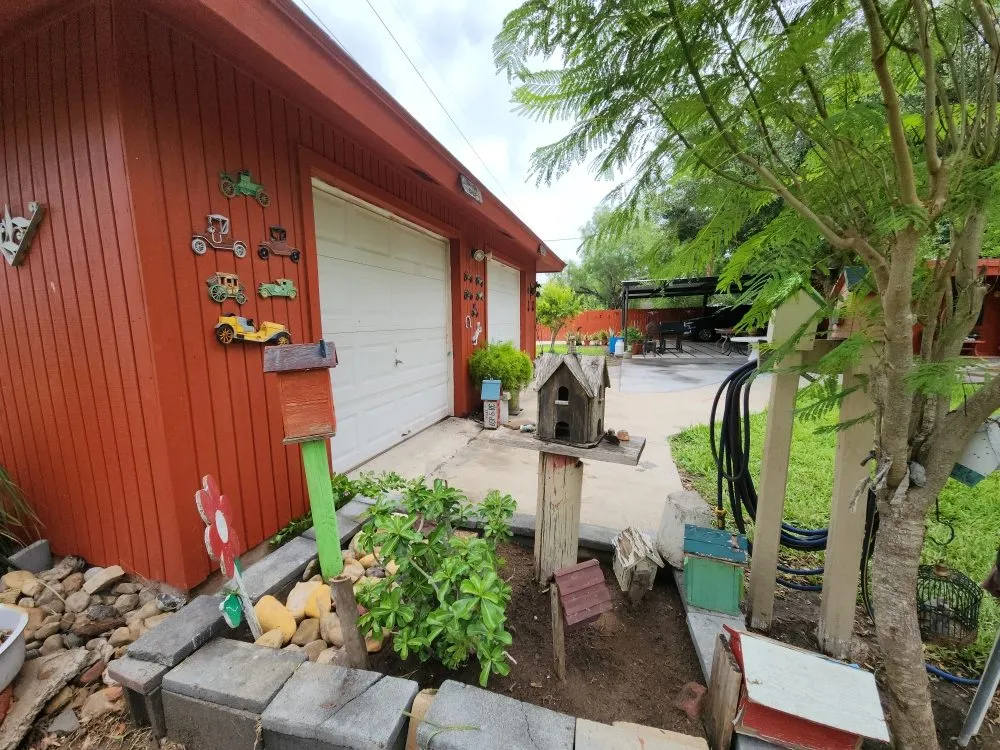 Affordable yard maintenance experts serving McAllen, TX - Lex & Mj's Services