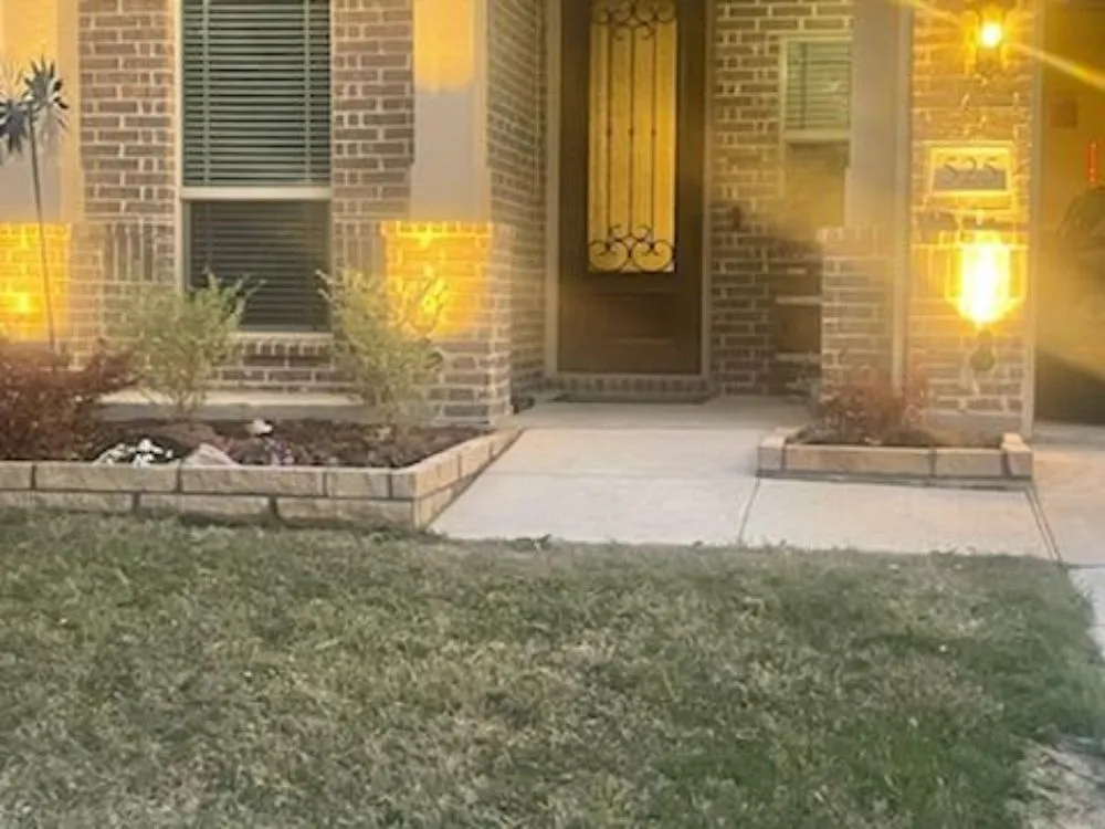 Custom lawn mowing service in Dallas, TX by Leyva Contractors