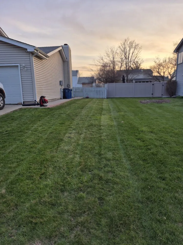 Local lawn mowing service experts serving Hanover Park, IL - Lezama Landscaping