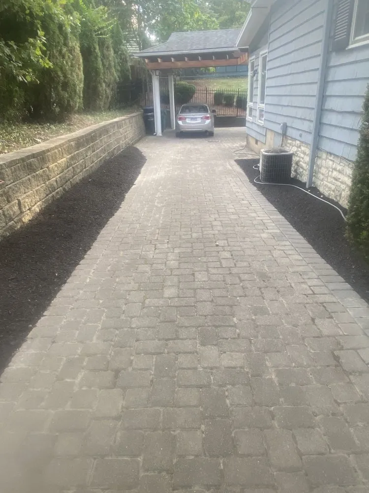 Affordable garden landscaping experts serving Cincinnati, OH - L&F Landscaping