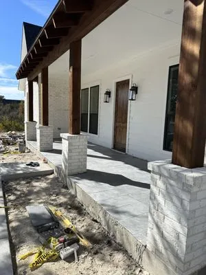 LG Construction Outdoor Living Logo