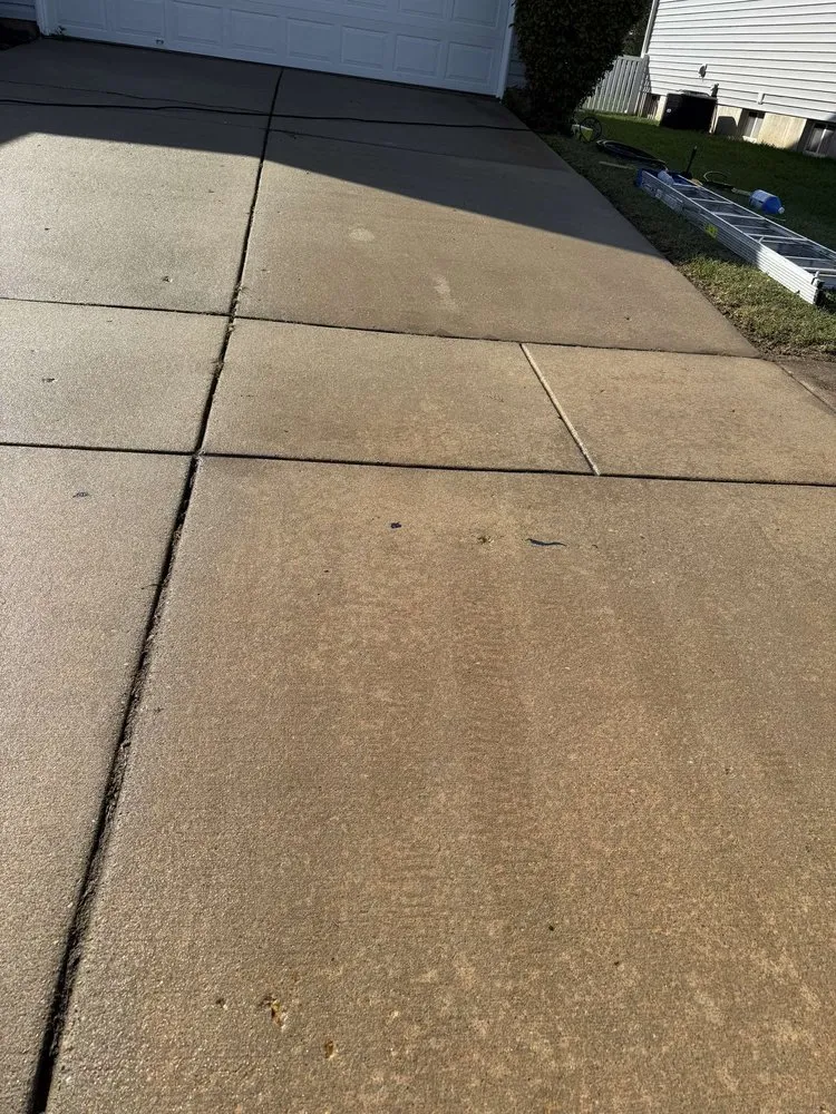 Professional outdoor landscaping for homes in Troy, MO by LG Handyman&Cleaning