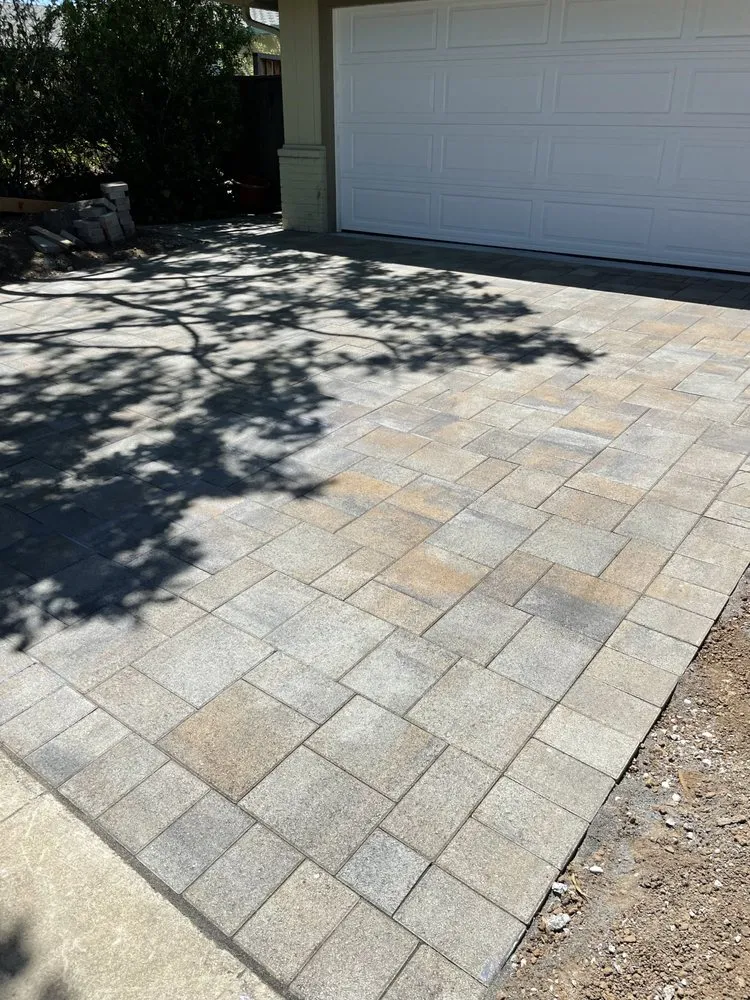 Affordable landscape design for year-round maintenance in San Jose, CA by LG high pavers