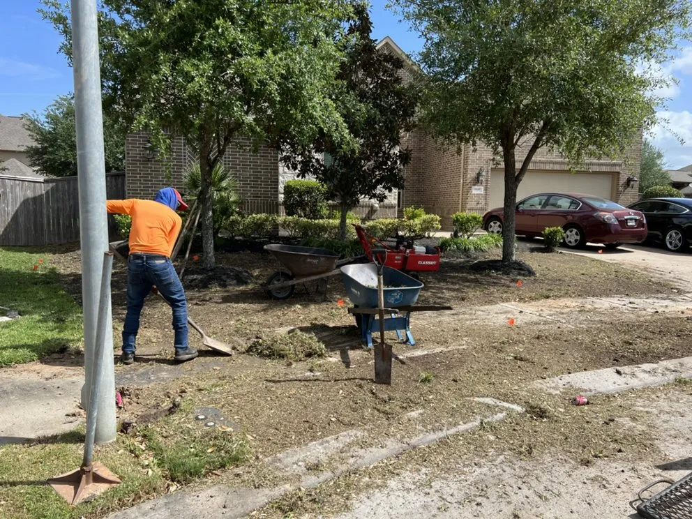 Professional lawn care service experts serving Brookshire, TX - L&G landscaping