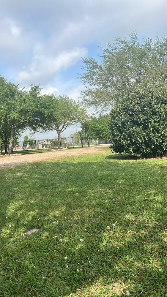 Reliable landscaping services in Brookshire, TX by L&G landscaping