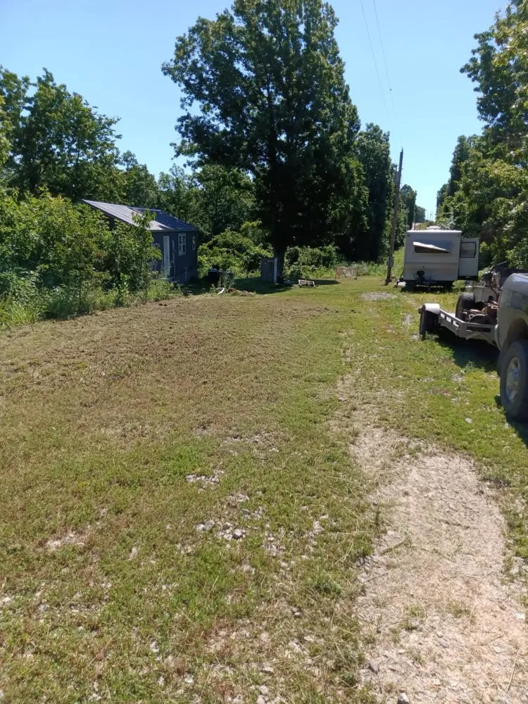 Affordable garden landscaping experts serving Eldridge, MO - Lg Lawn Mowing & Yard Service
