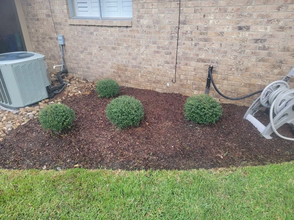 Custom lawn mowing service experts serving Angleton, TX - L&G Mowing Service