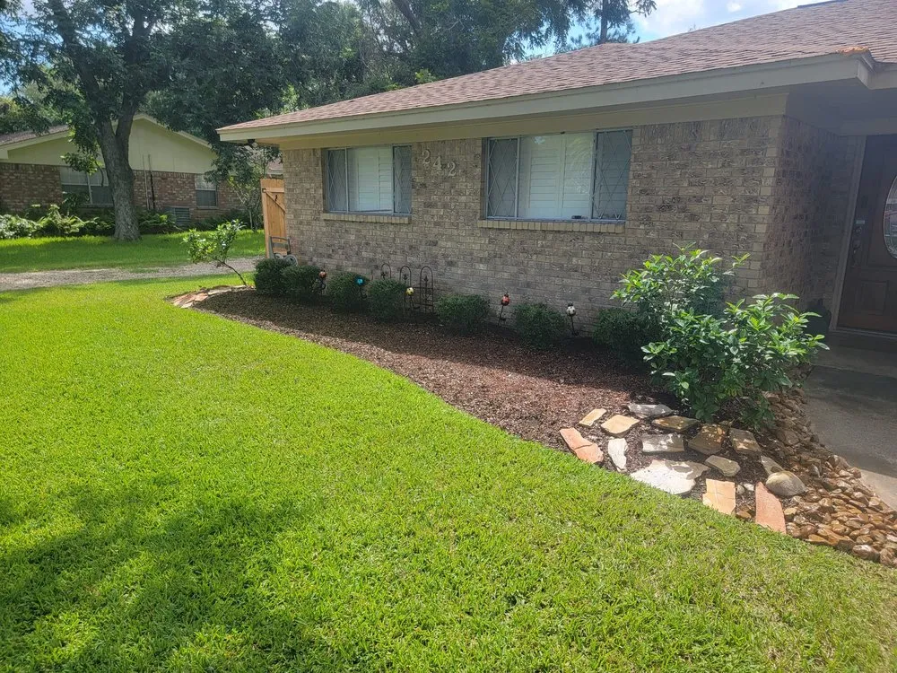 Trusted yard maintenance in Angleton, TX by L&G Mowing Service