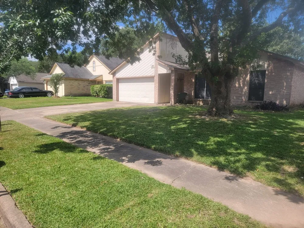 Professional landscape design with custom design in Angleton, TX by L&G Mowing Service