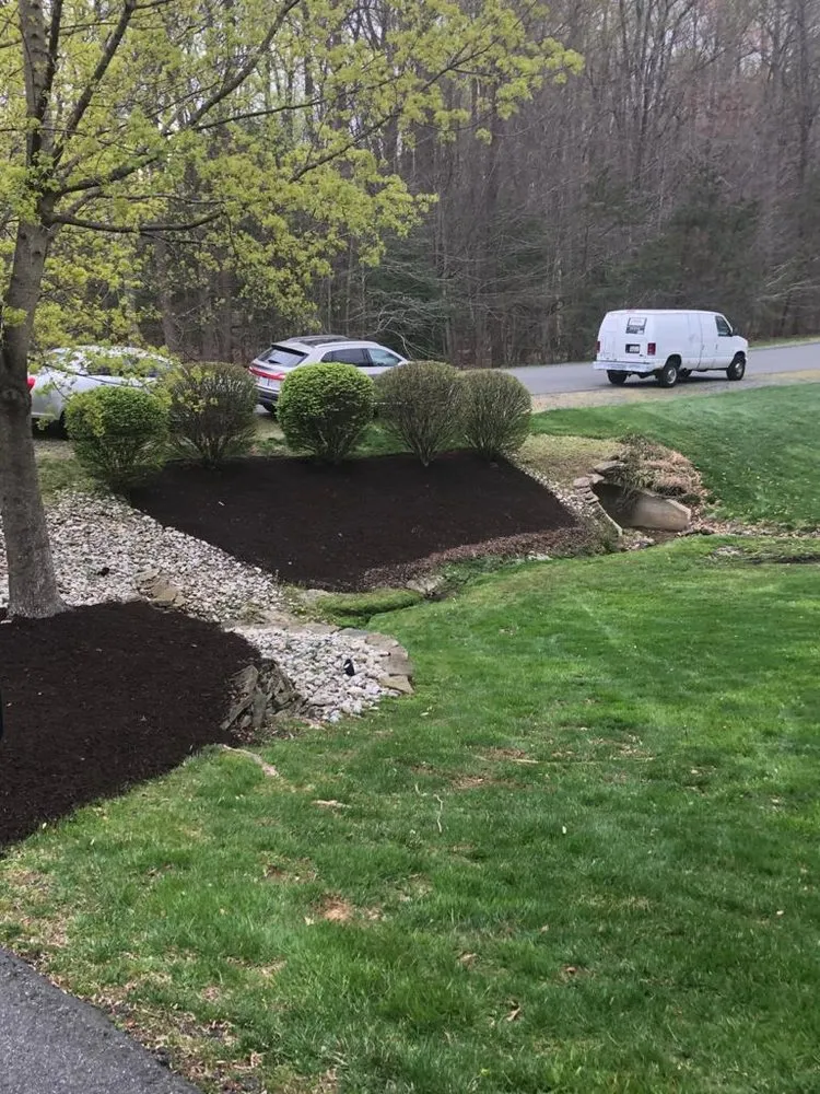 Custom garden landscaping in Woodbridge, VA - LG Painting & Lawn Services