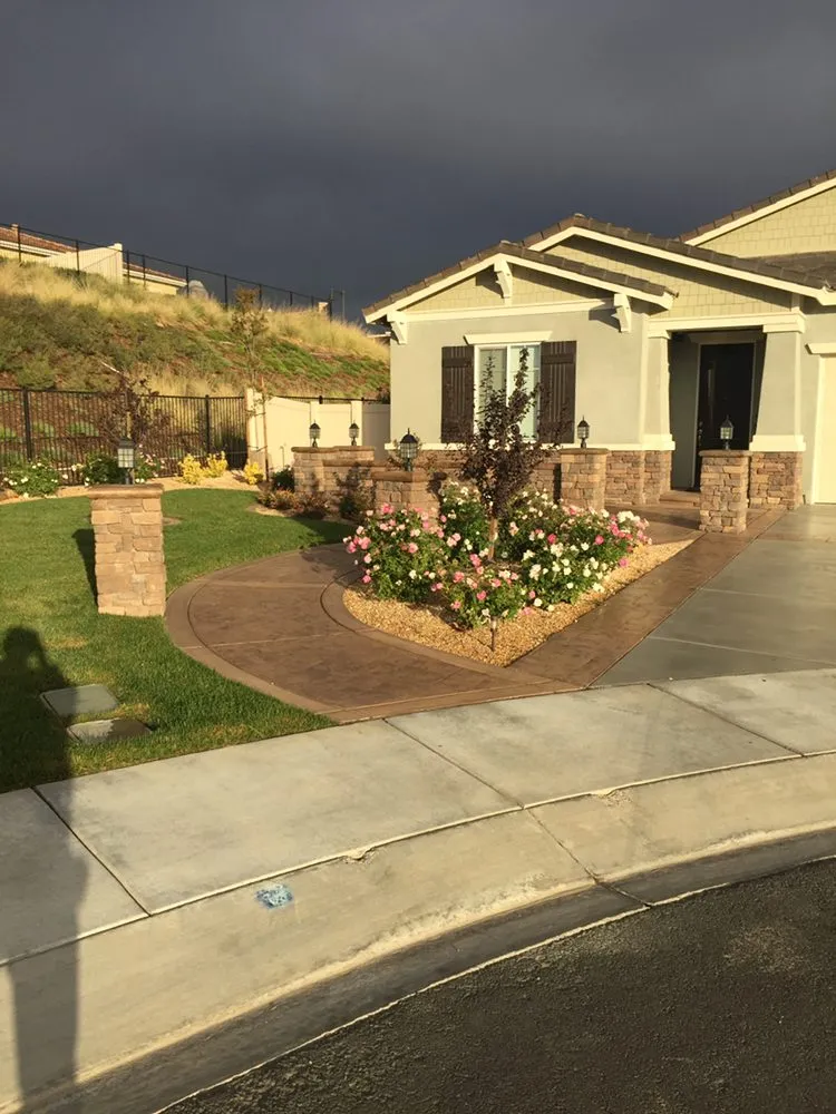 Custom residential landscaping in Lake Elsinore, CA by LGA Contracting