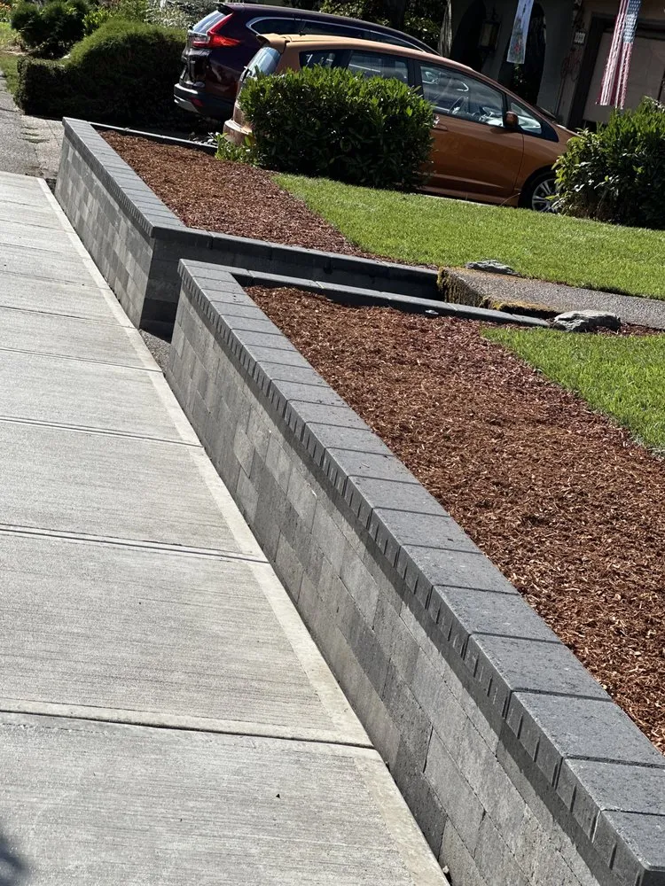 Expert lawn mowing service in Salem, OR by Lgarcia Landscape Solutions