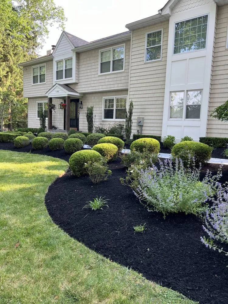 Top-rated garden landscaping for residential properties in Red Bank, NJ by L.Gonzalez landscaping services