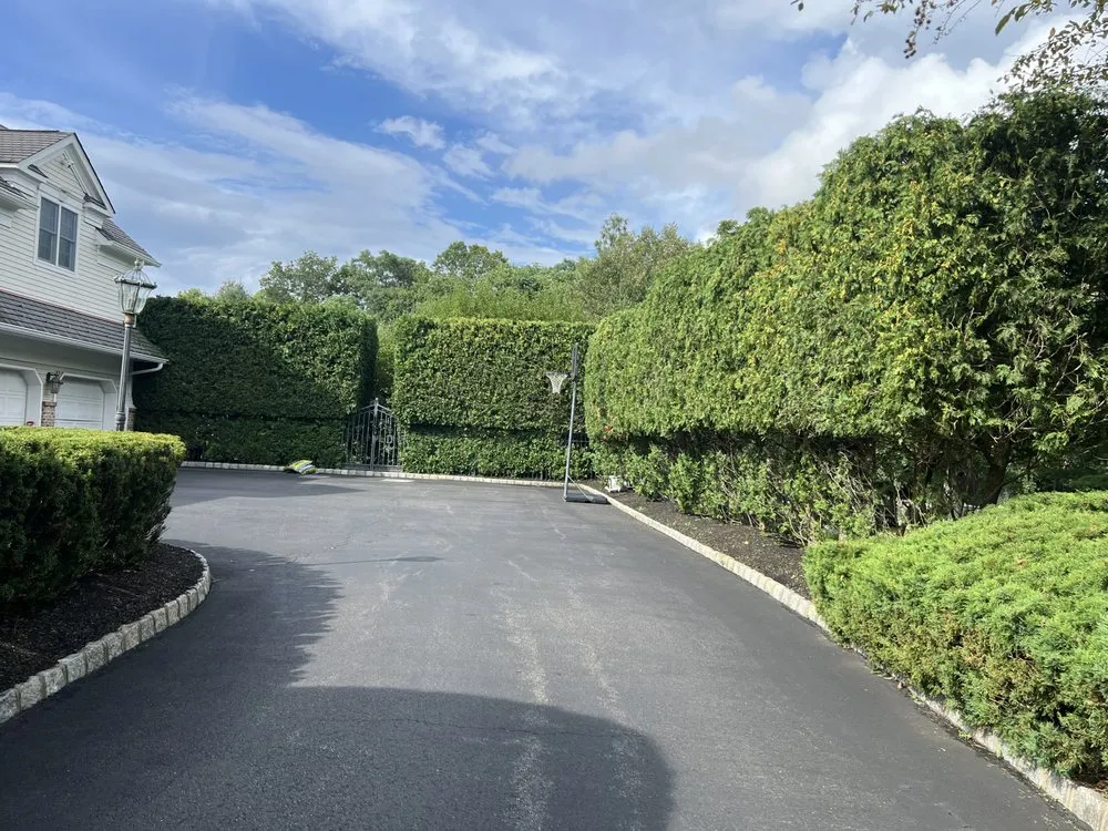 Custom lawn mowing service experts serving Red Bank, NJ - L.Gonzalez landscaping services