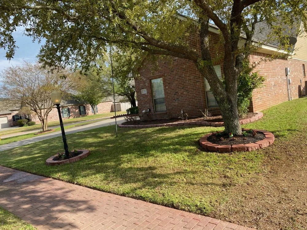 Custom lawn mowing service for residential properties in Bossier City, LA by LH Lawn Services