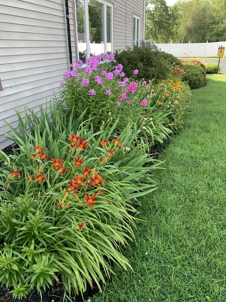 Local lawn mowing service in Raymond, ME - Lh Property Services