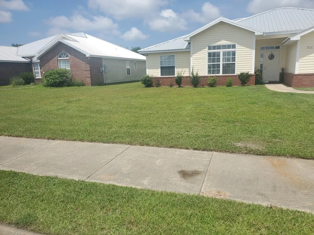 Reliable lawn care service in Panama City, FL - Lh7 Services