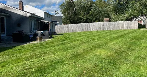 Libbytown lawn care Logo