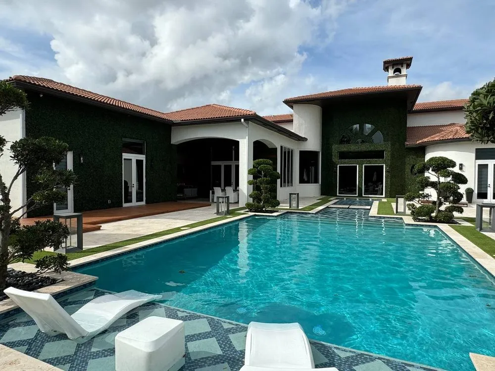 Affordable yard cleanup service for year-round maintenance across Miami, FL - Liberty Lawn