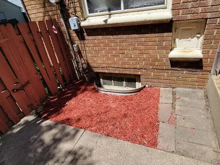 Expert outdoor landscaping for beautiful yards in Milwaukee, WI by Lickidy Split Service